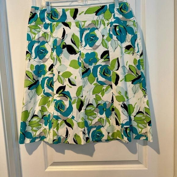Amanda Smith Blue Green Floral on White A line Summer skirt 14 Knee length - Picture 2 of 7
